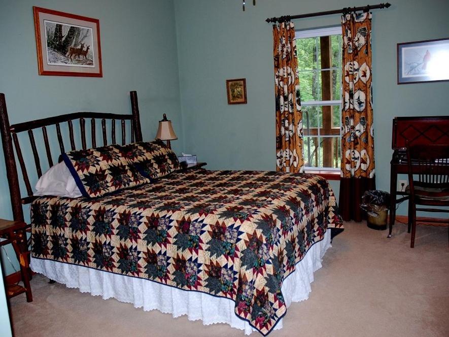 Long Mountain Lodge Bed & Breakfast Dahlonega Exterior photo
